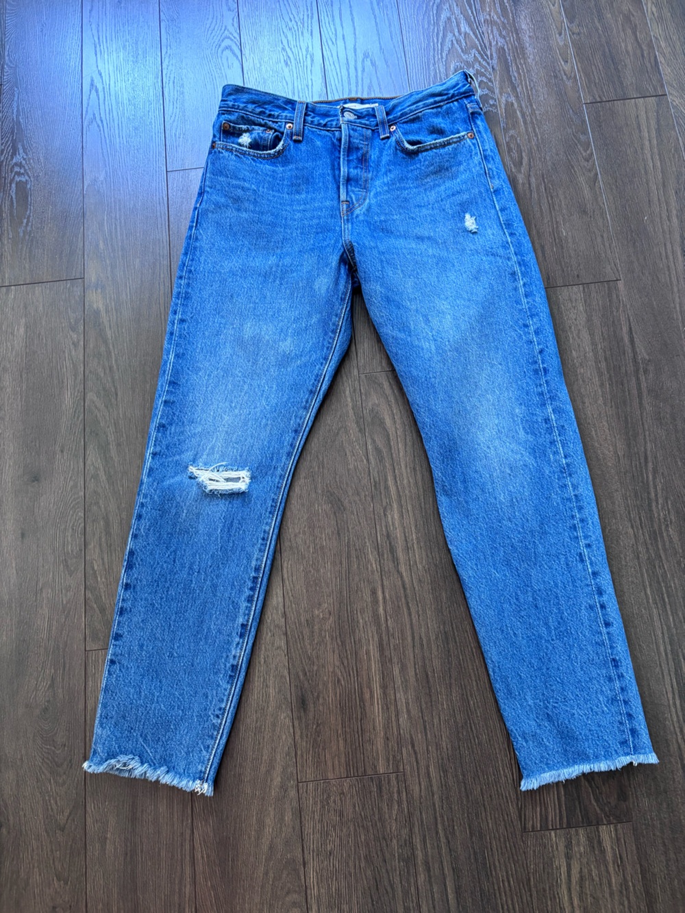 LEVI’S Wedgie Straight Jeans Size 28 Distressed Frayed Hem - Picture 2 of 13
